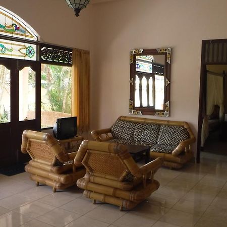 Ombak Putih Bungalows Hotel Nusa Dua  Exterior foto
