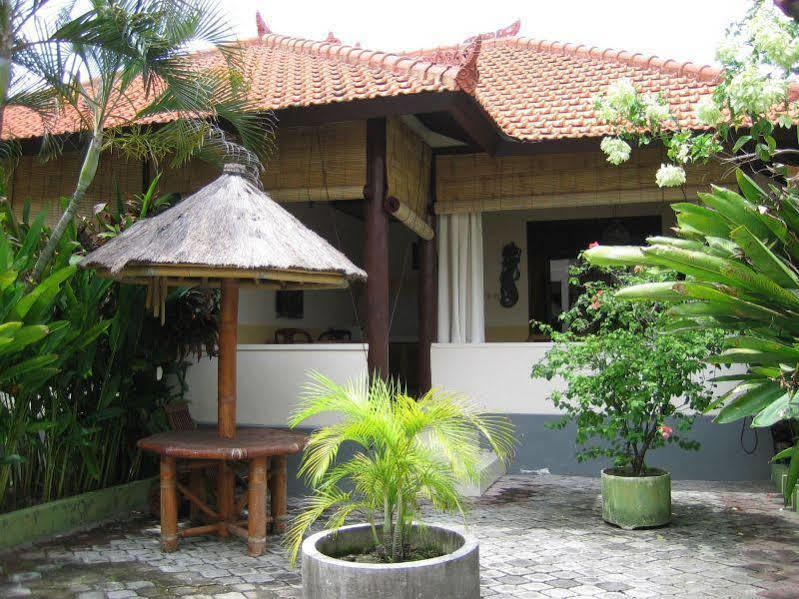 Ombak Putih Bungalows Hotel Nusa Dua  Exterior foto