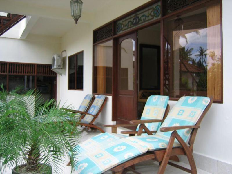 Ombak Putih Bungalows Hotel Nusa Dua  Exterior foto